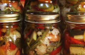 Giardiniera di verdure in agrodolce